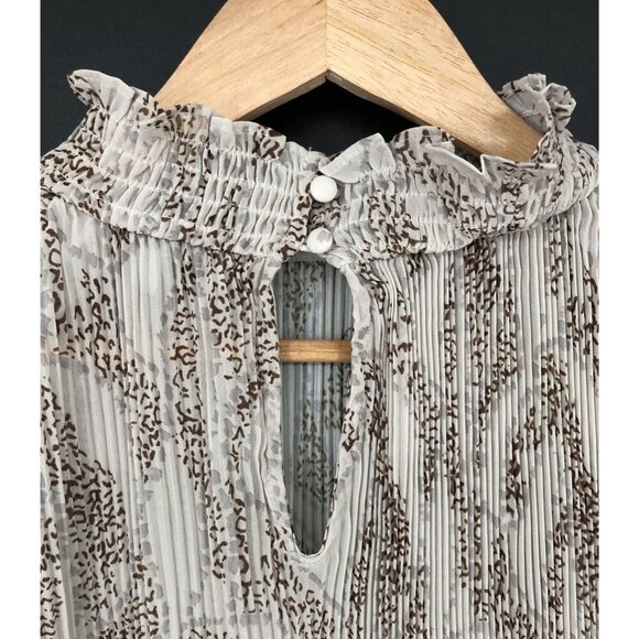 En Saison Women Pleated Sheer Maxi Dress M Beige Keyhole Back Slit Sleeve Hi-Low - Picture 4 of 9